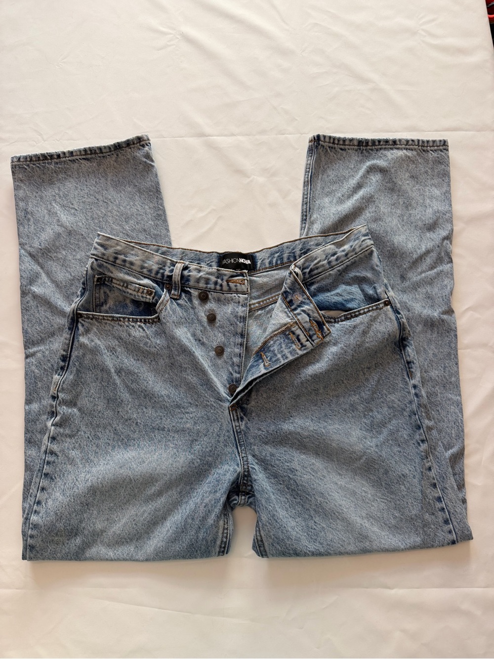 Fashion Nova Light Wash Crossover Straight-Leg Women’s Jeans
